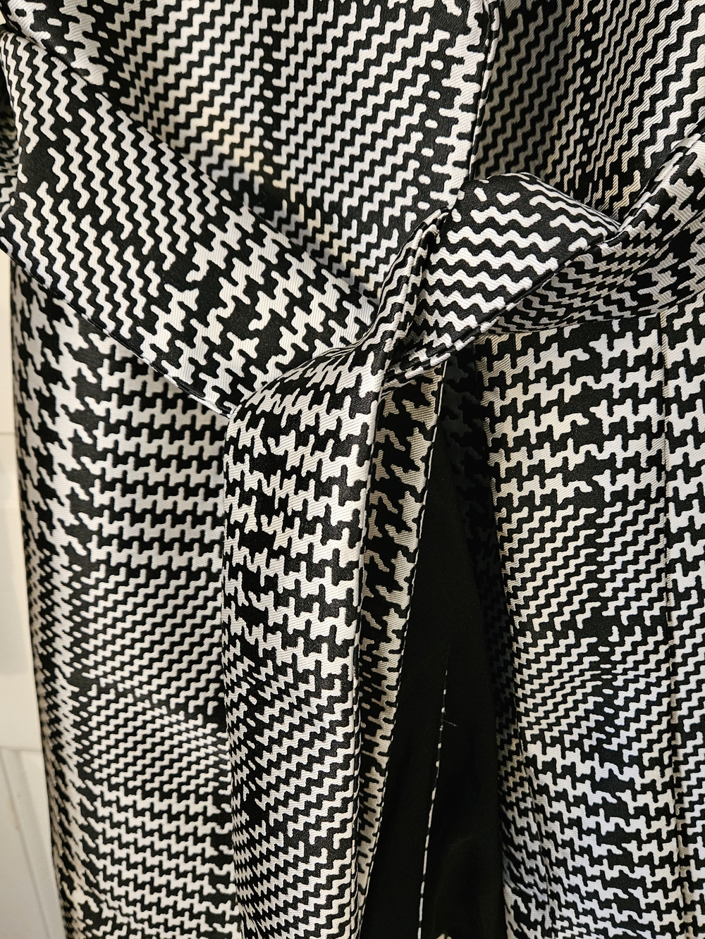 White House Black Market Black and White Houndstooth Trench Coat and Skirt - Picture 4 of 16